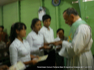 Sriwijaya Komuni Pertama